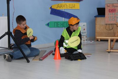 С иновативен театрален урок, учениците от ОУ ,,Мати Болгария“ отбелязаха Световната седмица на парите