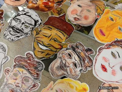 С шествие и карнавални маски ученици от художественото училище откриха 32-рите Чудомирови празници