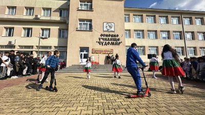 На Благовещение (25 март) ОУ „Чудомир“ - Казанлък отбеляза патронния си ден