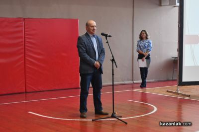 Второ издание на „Панорама на висшето образование“ в Казанлък привлече стотици ученици 