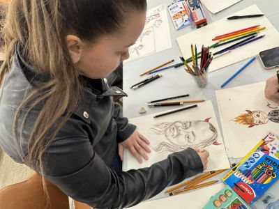 За девети път „Училище по карикатура“ събра млади творци в музей “Чудомир“