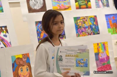 Десетки млади таланти с награди от националните конкурси „Малките нашенци“ и „Присмехулници“ в Казанлък