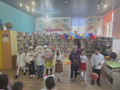 Първокласниците от ОУ „Мати Болгария“ отпразнуваха Празника на буквите в библиотека „Искра“