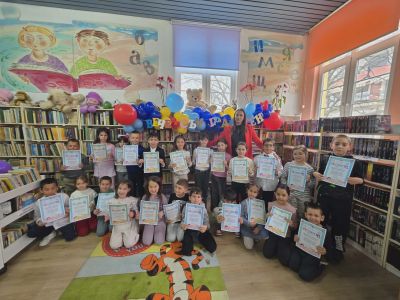 Първокласниците от ОУ „Мати Болгария“ отпразнуваха Празника на буквите в библиотека „Искра“