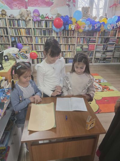 Първокласниците от ОУ „Мати Болгария“ отпразнуваха Празника на буквите в библиотека „Искра“