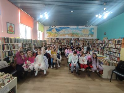 Първокласниците от ОУ „Мати Болгария“ отпразнуваха Празника на буквите в библиотека „Искра“
