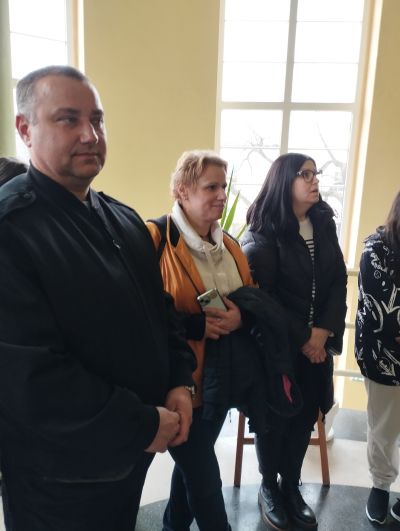 Талантливите художници от школа „Живопис“ подредиха красива изложба в казанлъшката библиотека “Искра“