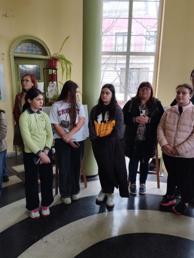 Талантливите художници от школа „Живопис“ подредиха красива изложба в казанлъшката библиотека “Искра“