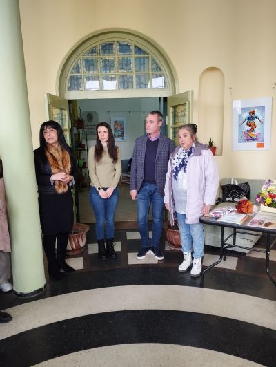 Талантливите художници от школа „Живопис“ подредиха красива изложба в казанлъшката библиотека “Искра“