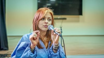 Виктория Георгиева срещна нови публики с „A Little Dramatic Live“ в Казанлък и Панагюрище