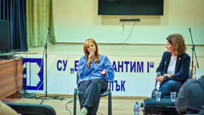 Виктория Георгиева срещна нови публики с „A Little Dramatic Live“ в Казанлък и Панагюрище