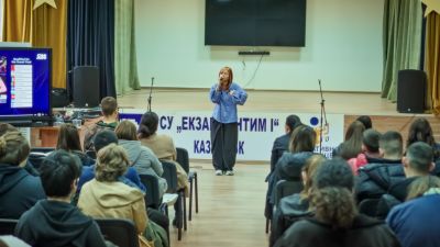 Виктория Георгиева срещна нови публики с „A Little Dramatic Live“ в Казанлък и Панагюрище