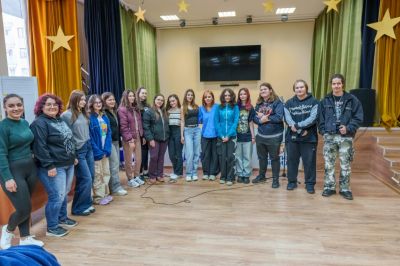 Виктория Георгиева срещна нови публики с „A Little Dramatic Live“ в Казанлък и Панагюрище