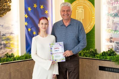 Прекрасна фотография на розоберачки донесе престижна награда на Мирослава Костадинова от ПГЛПТ / Новини от Казанлък