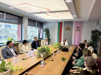 Признание и благодарност: Среща на кмета Галина Стоянова с директорите на здравни заведения  / Новини от Казанлък