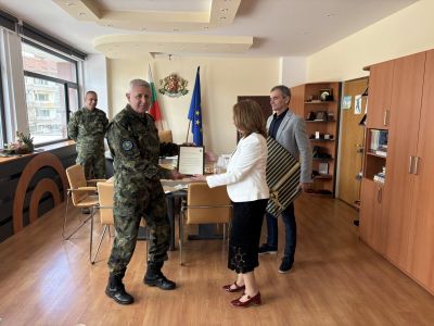 Приемственост и уважение: Казанлък изрази признателност към генерал Михайлов и посрещна генерал Георгиев 