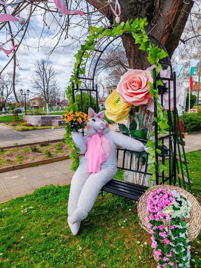 Казанлъшкото село Енина в празнична великденска премяна