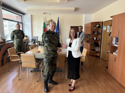 Приемственост и уважение: Казанлък изрази признателност към генерал Михайлов и посрещна генерал Георгиев  / Новини от Казанлък