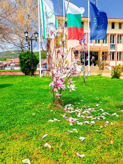 Казанлъшкото село Енина в празнична великденска премяна