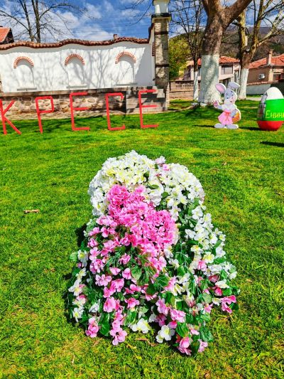 Казанлъшкото село Енина в празнична великденска премяна