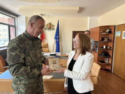 Приемственост и уважение: Казанлък изрази признателност към генерал Михайлов и посрещна генерал Георгиев 