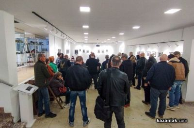 Румен Сомов подреди първата си самостоятелна фотографска изложа в Казанлък 