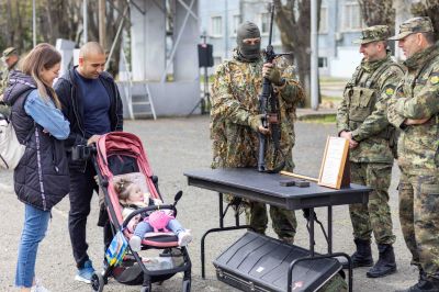 Малки и големи посетиха поделението на 61-ва Стрямска механизирана бригада в Казанлък в деня на отворените врати