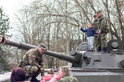 Малки и големи посетиха поделението на 61-ва Стрямска механизирана бригада в Казанлък в деня на отворените врати