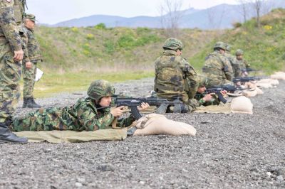 Ученици премериха сили във военно-приложното състезание „Млад рейнджър“ на казанлъшкия учебен полигон „Тюлбе“