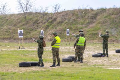 Ученици премериха сили във военно-приложното състезание „Млад рейнджър“ на казанлъшкия учебен полигон „Тюлбе“