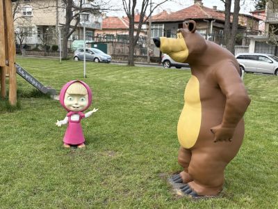 Подарък за най-малките: Приказни герои в парк “Опела“