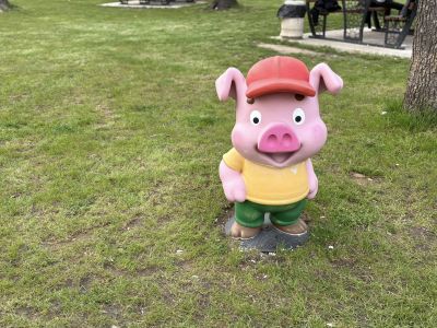 Подарък за най-малките: Приказни герои в парк “Опела“