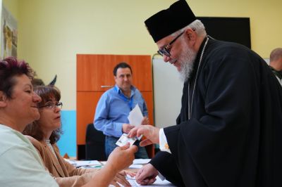 Митрополит Киприан упражни правото си на глас