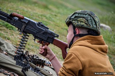  От класната стая до полигона: Десетки ученици участваха във финала на подготовката клуб „Приятели на армията“