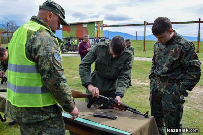 Заключителен етап от подготовката на учениците от клуб “Приятели на армията“ в район Казанлък на 61 СМБ