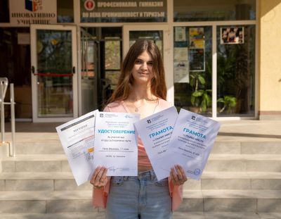 Ученичка от ПГЛПТ – Казанлък с двоен триумф на Националното състезание „Практични финанси“ / Новини от Казанлък