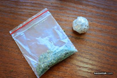 Мъж доброволно предаде марихуана на полицията при проверка  / Новини от Казанлък