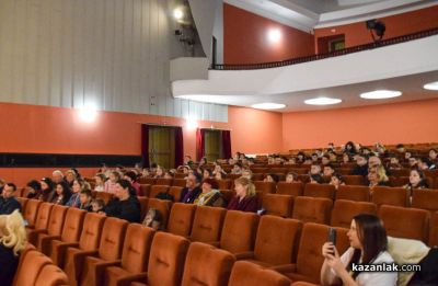 В Казанлък започна IV Национален фестивал „Театрални искри“