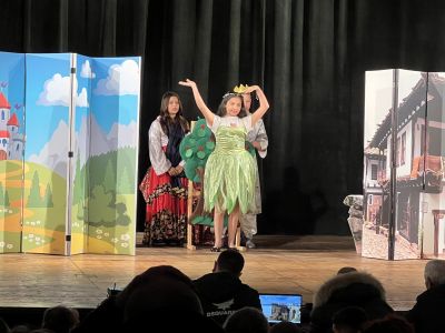 Театрално студио “Светът в детските длани“ при ОУ“ Мати Болгария“ взе участие в IV Национален фестивал „Театрални искри“