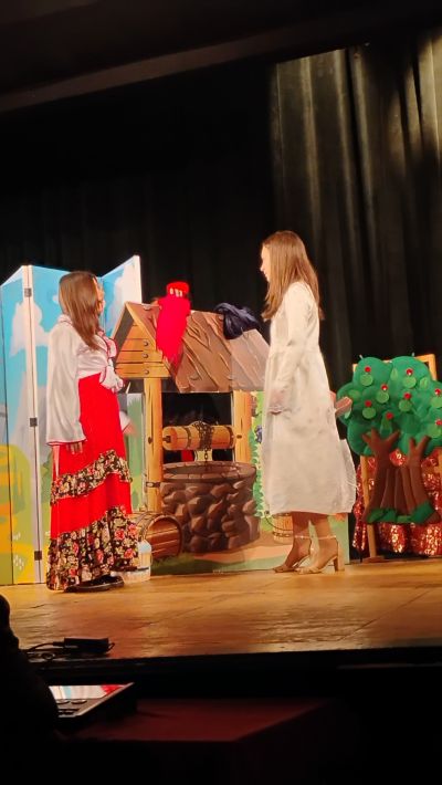 Театрално студио “Светът в детските длани“ при ОУ“ Мати Болгария“ взе участие в IV Национален фестивал „Театрални искри“