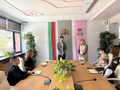 Наградиха победителите в конкурса за идейни проекти за визията на новото кръстовище при западния вход на Казанлък 