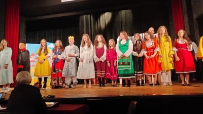 Театрално студио “Светът в детските длани“ при ОУ“ Мати Болгария“ взе участие в IV Национален фестивал „Театрални искри“