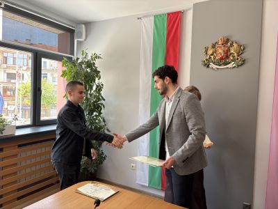 Наградиха победителите в конкурса за идейни проекти за визията на новото кръстовище при западния вход на Казанлък 