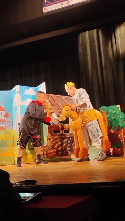 Театрално студио “Светът в детските длани“ при ОУ“ Мати Болгария“ взе участие в IV Национален фестивал „Театрални искри“