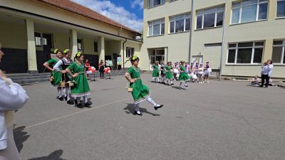 С пъстра и динамична програма бяха отбелязани пролетните празници в ОУ „Мати Болгария“