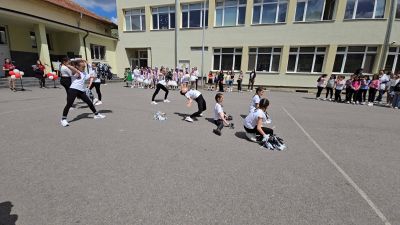 С пъстра и динамична програма бяха отбелязани пролетните празници в ОУ „Мати Болгария“