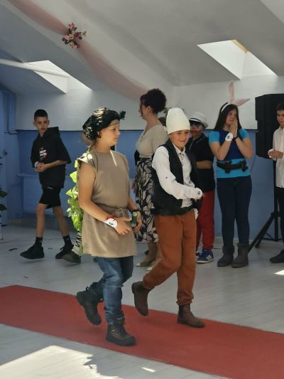 С пъстра и динамична програма бяха отбелязани пролетните празници в ОУ „Мати Болгария“