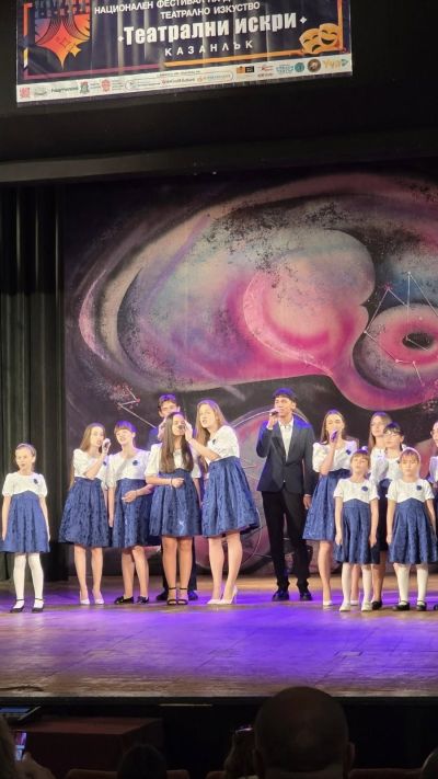 Над 250 млади творци разпалиха магията на “Театрални искри“