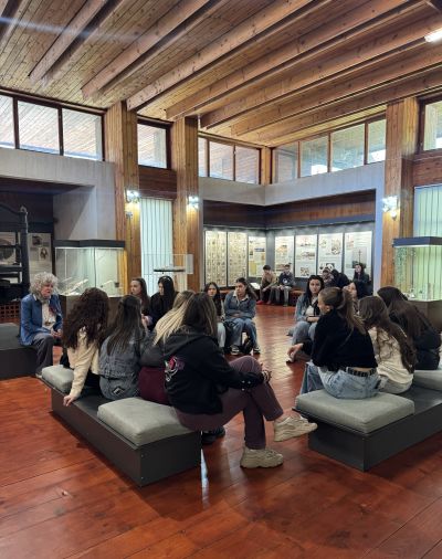 Ученици от ПХГ „Св. Св. Кирил и Методий“ учиха за Ботев и Вазов в родните им къщи