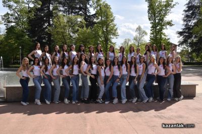 Кандидатките за „Царица Роза“ създадоха свой цветен кът в парк “Розариум“